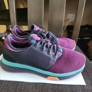 Gently worn KURU women's size 7 atom walking shoes